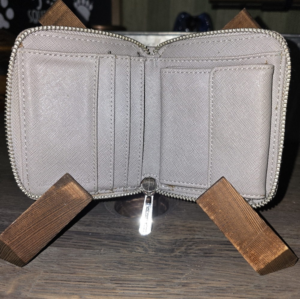 Micheal Kors Wallet - Picture 3 of 3